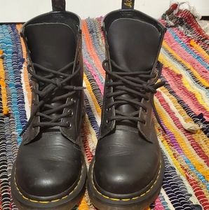 Dr. Marten 1460 women's smooth leather  boots